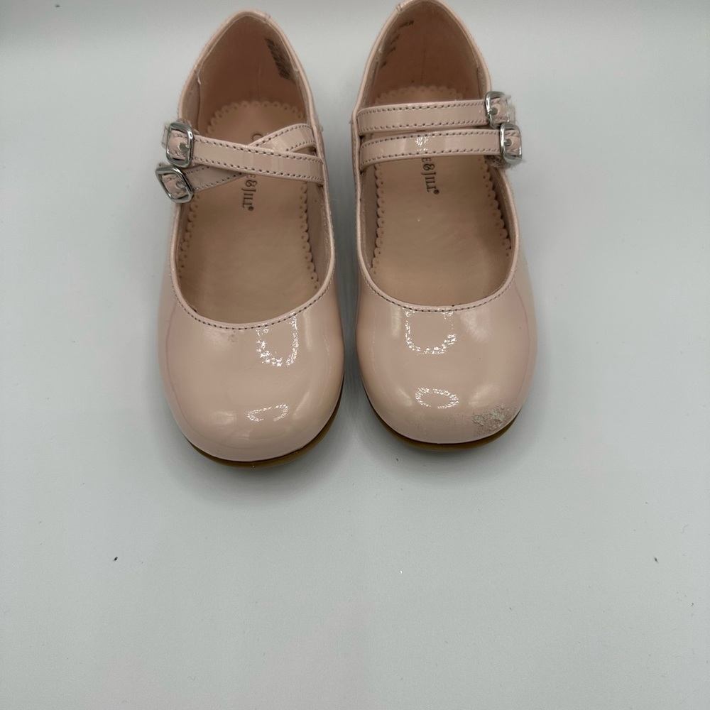 Pink patent leather shoe